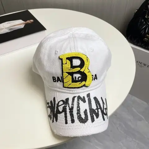 발렌시아가 업사이클드 코튼 볼캡 (화이트/블랙)