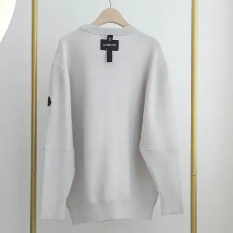 몽클레어 수입고급 24SS 로고 패치 울 스웨터