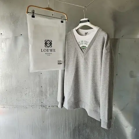 로에베 브이넥 트롱프뢰유 스웨트셔츠