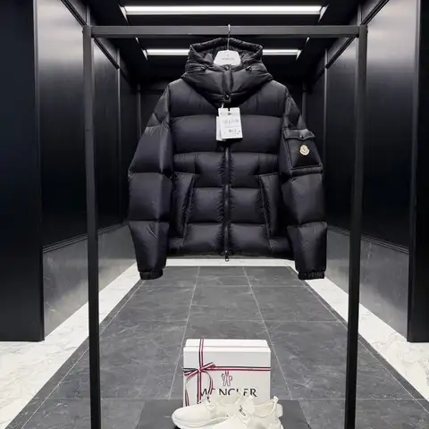 몽크렐어 쿠예르 다운 패딩 점퍼