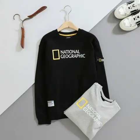 내셔널지오그래픽 남여공용 빅로고 맨투맨 입고