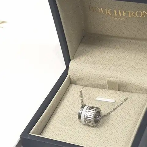 부쉐론 콰트로 더블 화이트 에디션 링 펜던트 목걸이