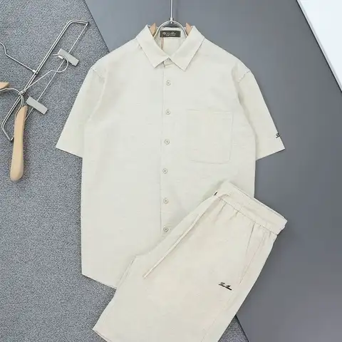 로로피아나 클래식 이니셜 로고패치 린넨 반팔 셔츠 & 반바지 세트 베이지