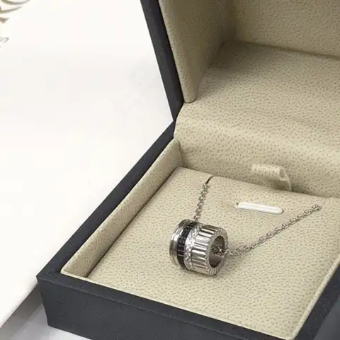 부쉐론 콰트로 블랙 에디션 링 펜던트 목걸이