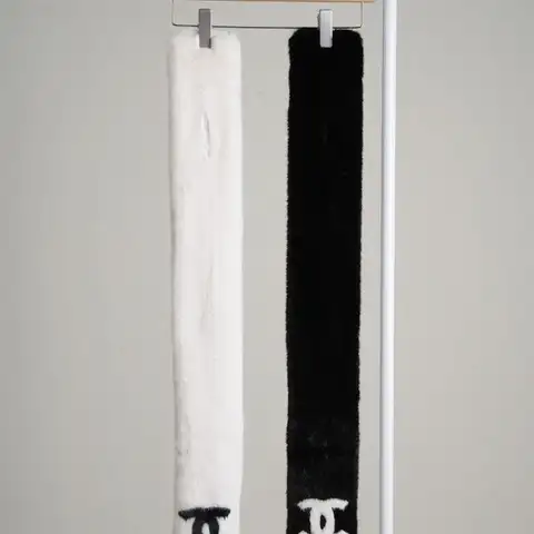 샤넬 CC 빅로고 밍크 머플러