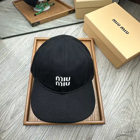 미우미우 로고 로프 볼캡 (블랙/네이비)