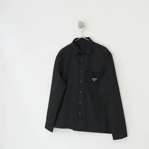 프라다 리나일론 플레이트 버튼 셔츠