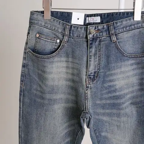 몽클레어 포켓 엠브로이드 자수 로고 슬림핏 데님 팬츠