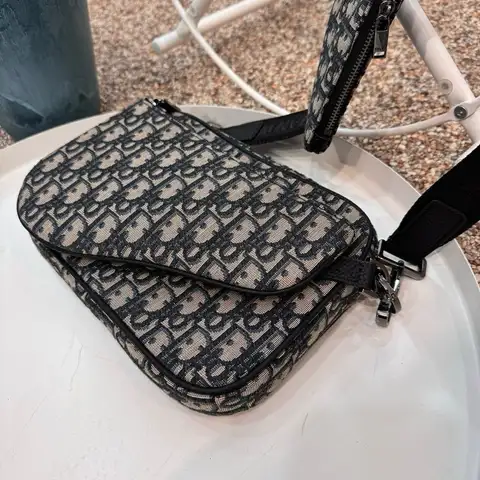 디올 트리플 파우치백
