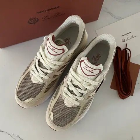 뉴발란스 x 로로 피아나 990v6 메이드 인 USA 크림