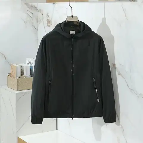 버버리  백펀칭로고 바람막이 쟈켓