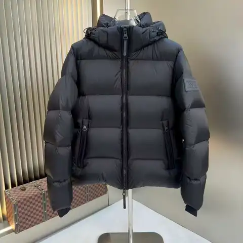 버버리 디태처블 후드 덕다운 다운 점퍼