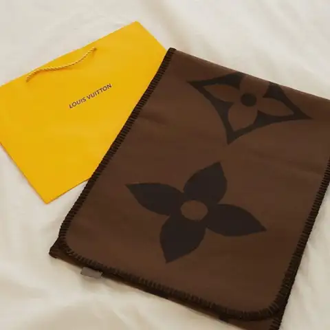 루이비통 빅 모노그램 LV 리버서블 머플러
