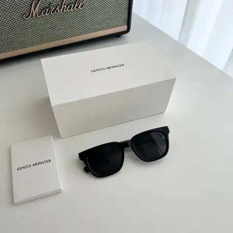 젠틀몬스터 x 마르지엘라 MM110 선글라스 (블랙/화이트)